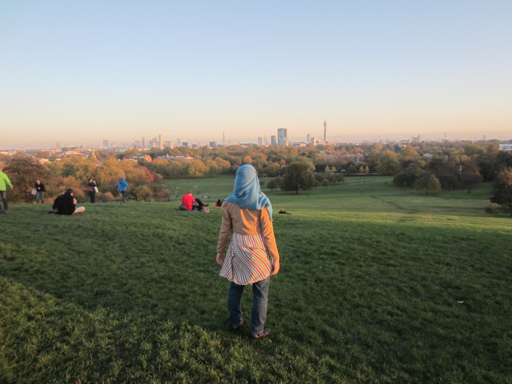 Primrose Hill, salah satu tempat favorit untuk relax dan melihat London dari ketinggian.